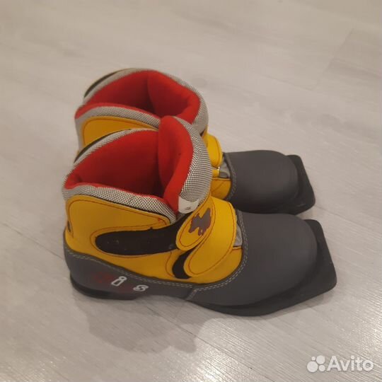 Лыжные ботинки