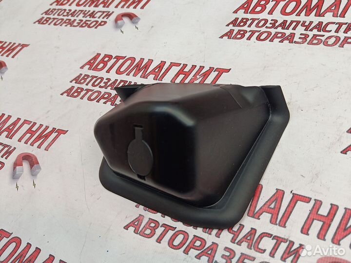 Накладка фонаря крышки багажника левая Воях Фри