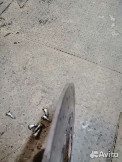 Задний тормозной диск на Yamaha R1 1999 2001 2000