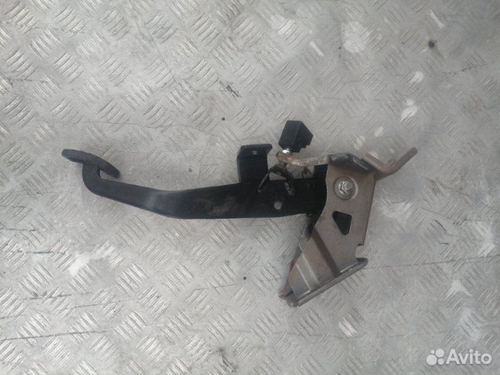 Педаль тормоза Kia Rio седан G4EE 1.4 2008