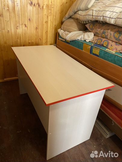 Письменный стол