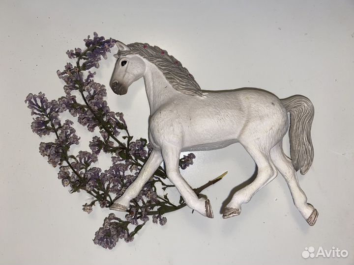 Фигурка Schleich Голштинская кобыла