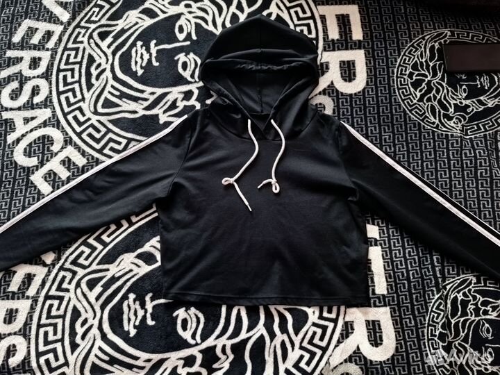 Спортивная укороченная кофта