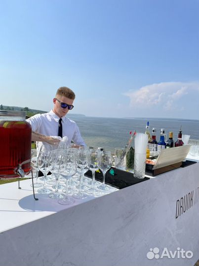 Выездной бар, барменшоу, пирамида шампанского