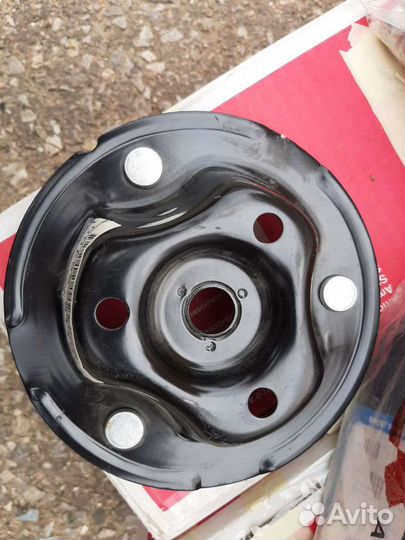 Опора стойки амортизатора Nissan 56115-50J00