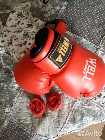 Перчатки, Шлем