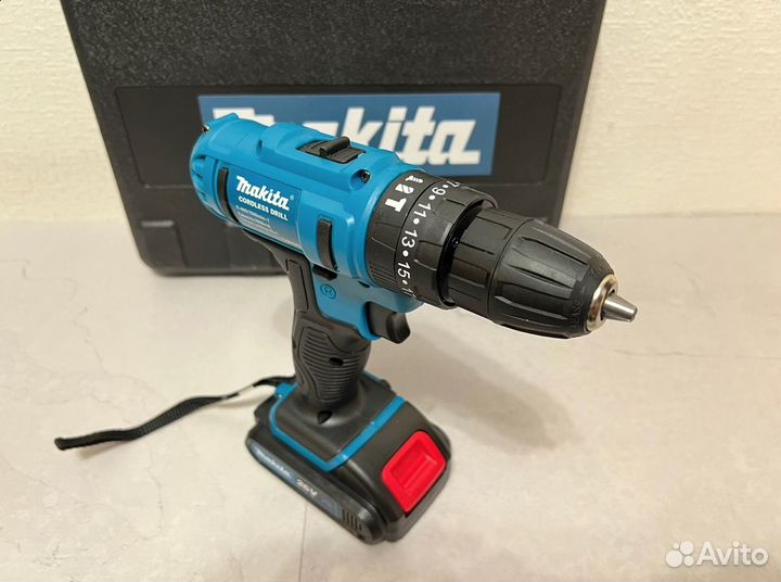 Шуруповерт Makita 26v с набором инструментов