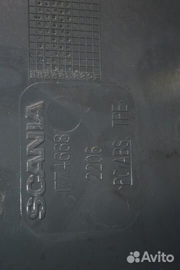 Пластиковая накладка под лобовым стеклом scania R