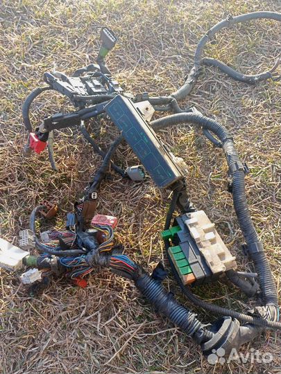 Запчасти на nissan cube