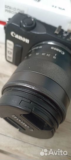 Зеркальный фотоаппарат canon EOS M
