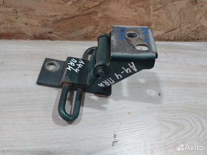 Петля двери передняя правая Audi A4 B5