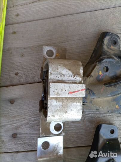 Подушка двигателя renault logan