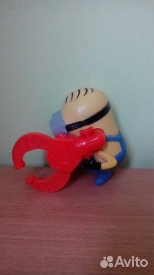 Миньон и игра Happy из Макдональдса