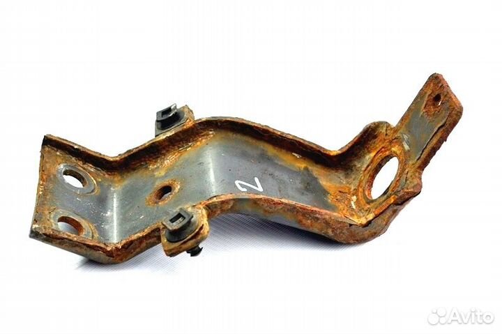Кронштейн пневморессоры переднего моста, правый vo