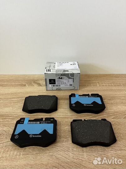Колодки тормозные передние MB A0004208000