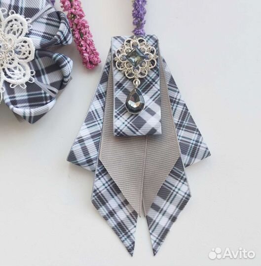 Галстук брошь для школы. Серый цвет. Бант, заколка
