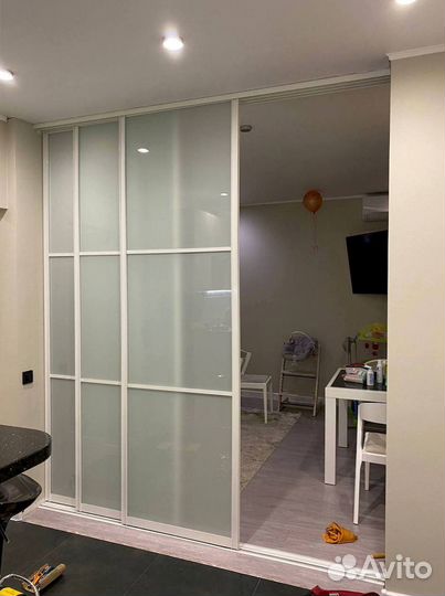 Раздвижная перегородка с матовым стеклом