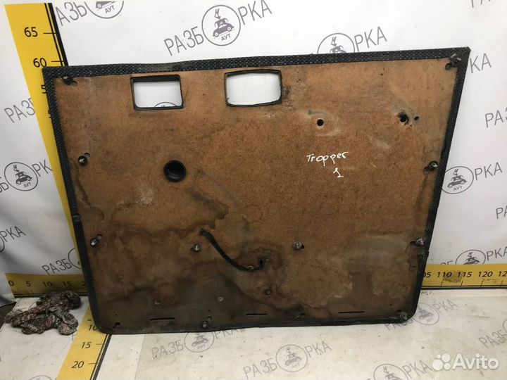 Обивка двери передняя Isuzu Trooper 1 1994