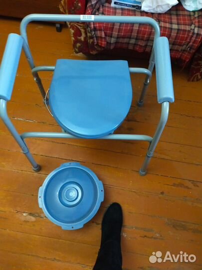 Санитарный стул-туалет