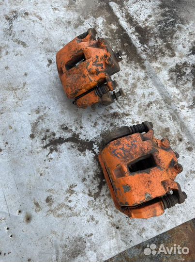 Передние суппорта Infiniti FX 35