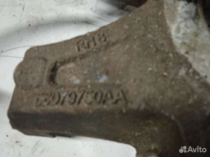 Кулак поворотный задний правый Dodge Challenger LC