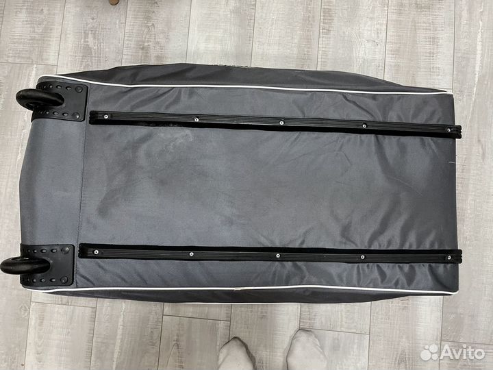 Хоккейная сумка на колесах