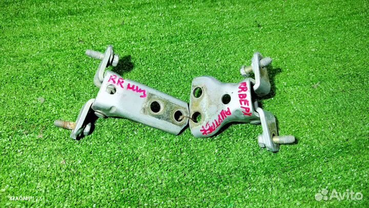 Петли двери задней правой Mitsubishi Airtrek 1