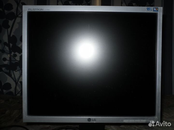 Монитор Flatron L1750U LG 17 дюймов
