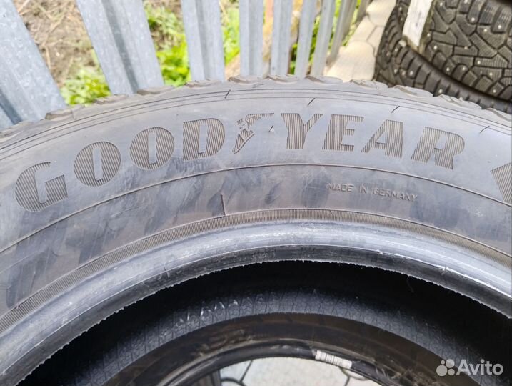 Goodyear UltraGrip Ice Arctic SUV 235/65 R18 110T