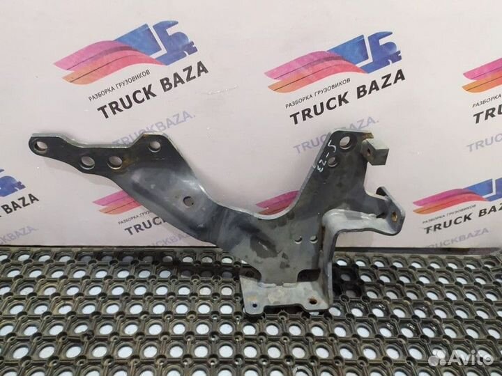 Кронштейн переднего бампера Scania 5-series