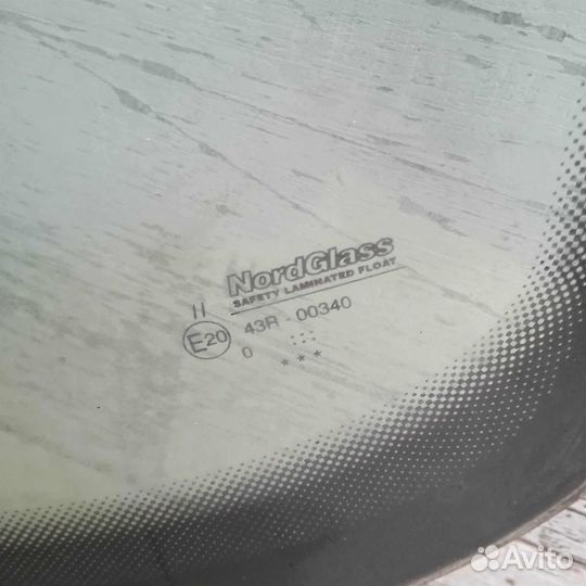 Лобовое стекло Volkswagen Passat B3