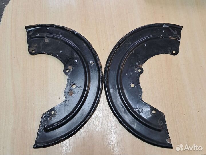 Пыльники передний тормозного диска Renault Duster1