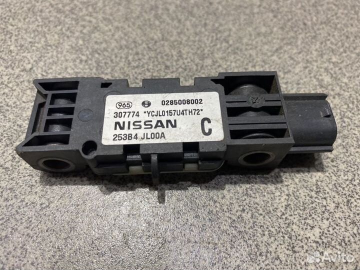 Датчик удара Nissan Fuga Y51 VQ25HR