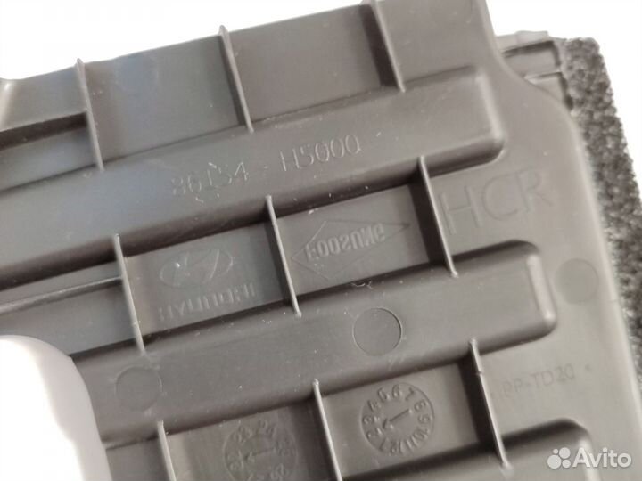 Накладка лобового стекла правая hyundai Solaris 2