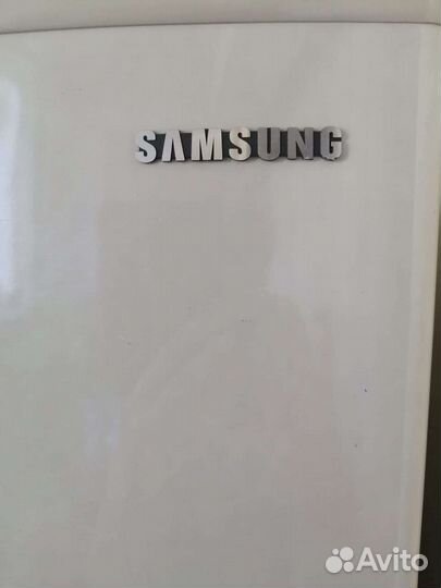 Холодильник samsung бу рабочий в отл. состоянии