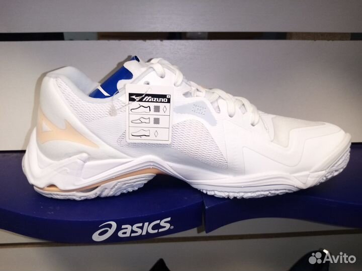 Кроссовки Mizuno Wave Lightning Z8 (W)