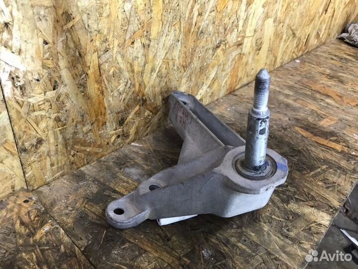 Кронштейн МКПП Renault Logan седан 1 2011