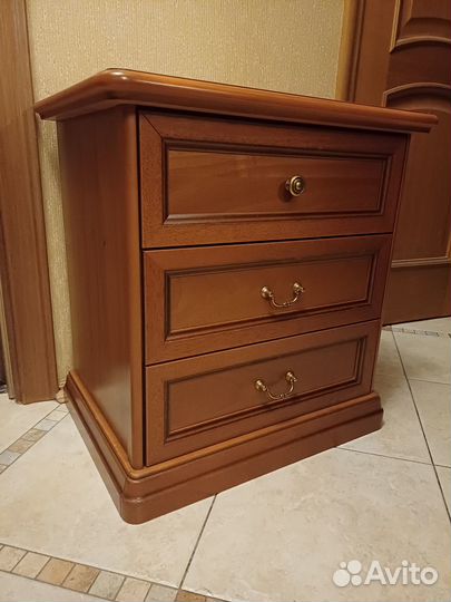 Тумба прикроватная италия