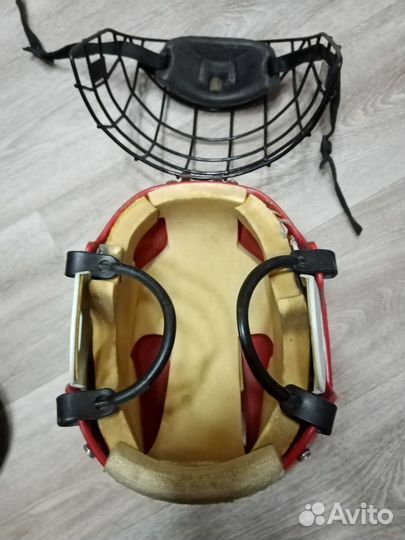 Хоккейный шлем