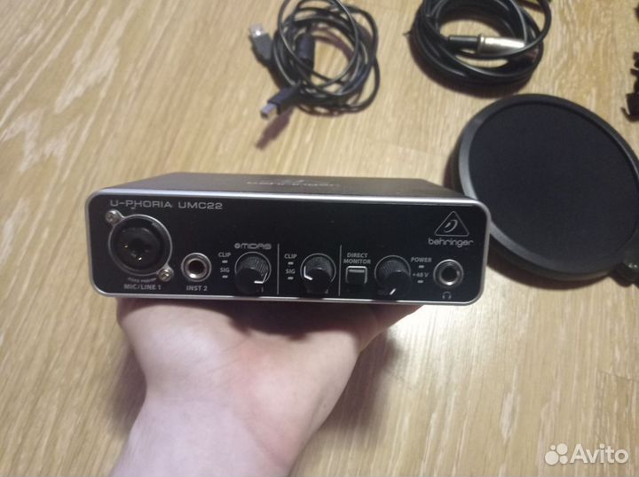 Микрофон akg p220 + behringer u-phoria umc22