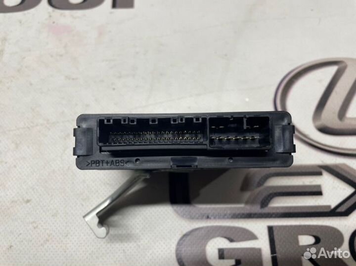 Блок управления подвеской Toyota Land Cruiser