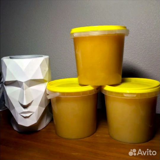 Мёд/ тает во рту