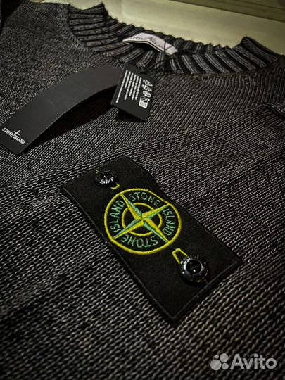 Свитер Stone Island меняет цвет