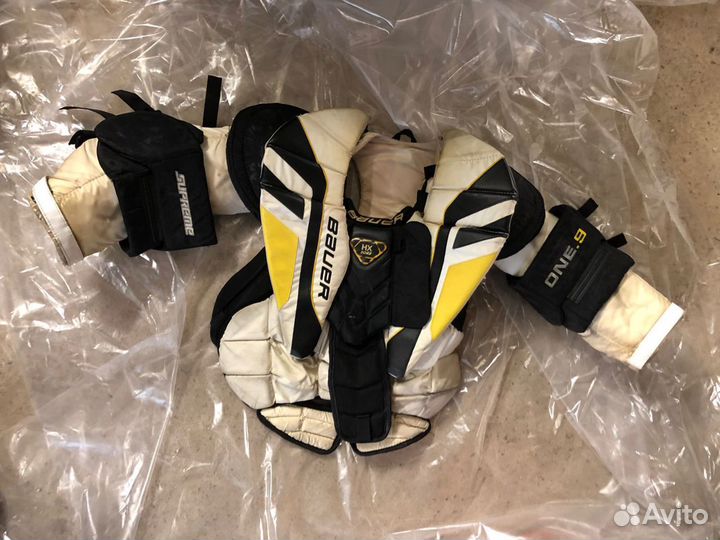 Нагрудники и щитки для вратаря Ccm и Bauer разные