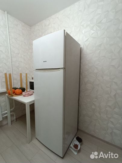 Холодильник vestel