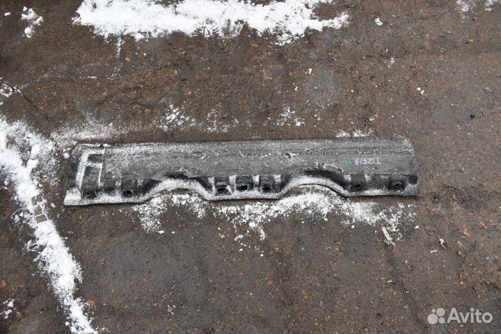 Усилитель бампера задний Toyota Land Cruiser Prado