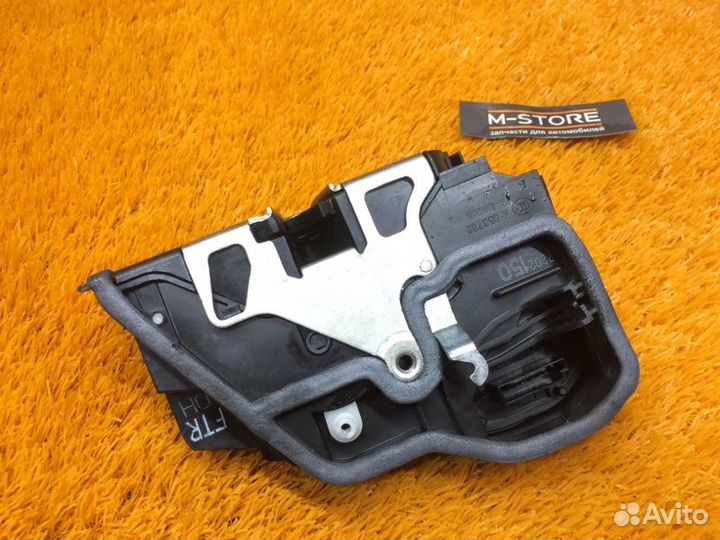 Замок двери передний правый Bmw 1-Series E87