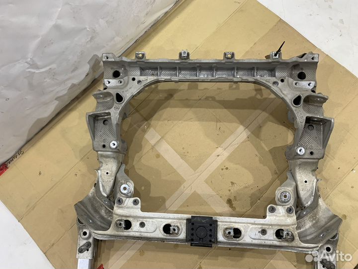 Передний подрамник Mercedes W213 2021 4Matic