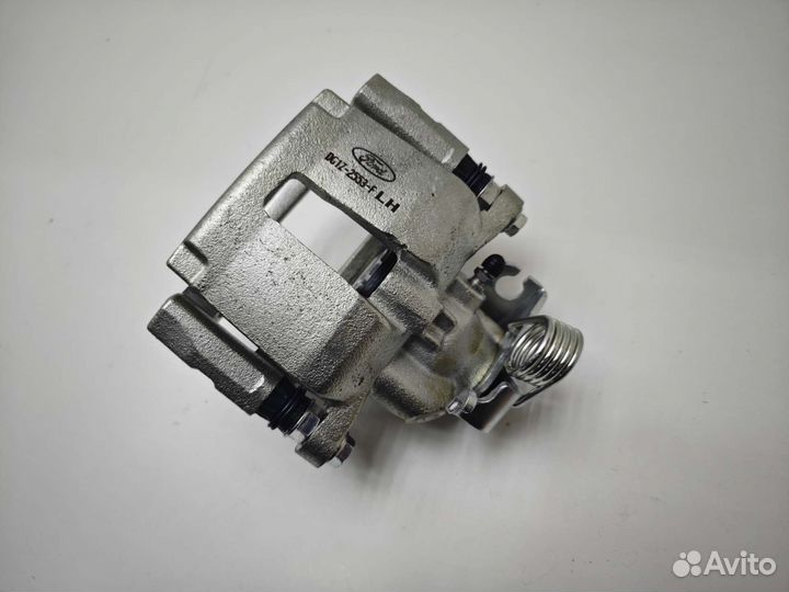 Задний левый суппорт Ford Explorer 5