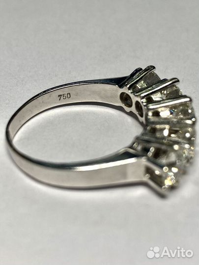 Золотое кольцо с брил. о/в 3,55кр., дорожка 750 пр